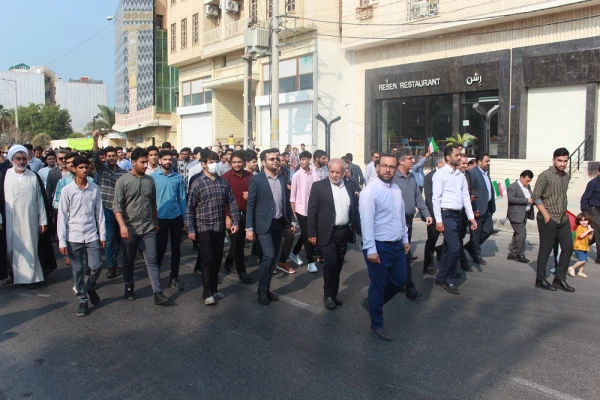 با حضور باشکوه مسئولان، کارکنان، اساتید و دانشجومعلمان دانشگاه فرهنگیان استان بوشهر؛
راهپیمایی 13 آبان در بوشهر برگزار شد 9