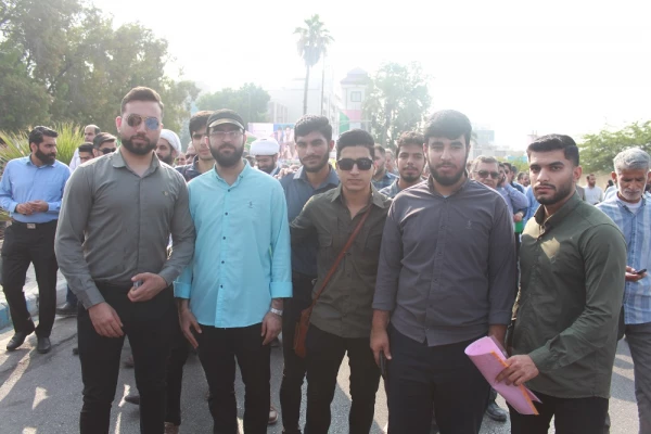 با حضور باشکوه مسئولان، کارکنان، اساتید و دانشجومعلمان دانشگاه فرهنگیان استان بوشهر؛
راهپیمایی 13 آبان در بوشهر برگزار شد 5