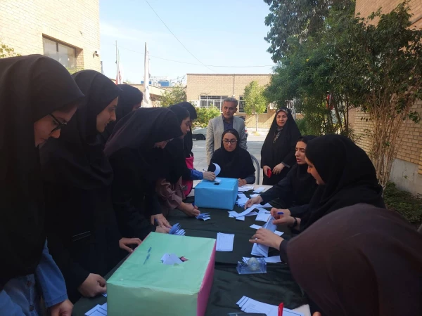 
با حضور معاون توسعه منابع و امور دانشجویی پردیس بنت الهدی صدر بوشهر؛
انتخابات کانون های فرهنگی اجتماعی و انجمن های علمی های برگزار شد 11