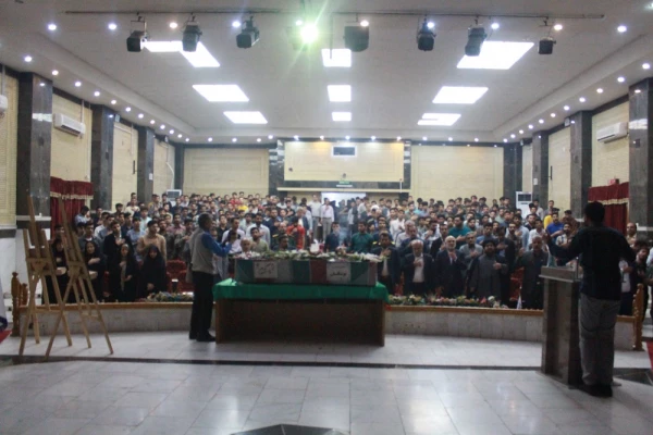 با حضور استاندار بوشهر و همزمان با تشییع پیکر شهید خوشنام؛
آئین بزرگداشت روز دانشجو در پردیس علامه طباطبایی برگزار شد 2