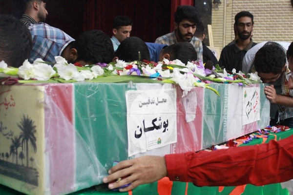 با حضور استاندار بوشهر و همزمان با تشییع پیکر شهید خوشنام؛
آئین بزرگداشت روز دانشجو در پردیس علامه طباطبایی برگزار شد 7