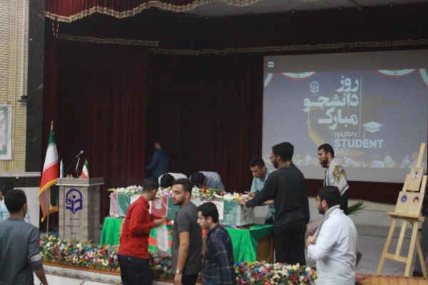 با حضور استاندار بوشهر و همزمان با تشییع پیکر شهید خوشنام؛
آئین بزرگداشت روز دانشجو در پردیس علامه طباطبایی برگزار شد 8