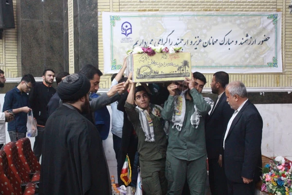 با حضور استاندار بوشهر و همزمان با تشییع پیکر شهید خوشنام؛
آئین بزرگداشت روز دانشجو در پردیس علامه طباطبایی برگزار شد 13