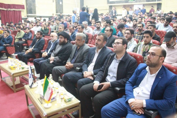 با حضور استاندار بوشهر و همزمان با تشییع پیکر شهید خوشنام؛
آئین بزرگداشت روز دانشجو در پردیس علامه طباطبایی برگزار شد 15