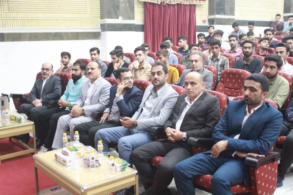 با حضور استاندار بوشهر و همزمان با تشییع پیکر شهید خوشنام؛
آئین بزرگداشت روز دانشجو در پردیس علامه طباطبایی برگزار شد 17