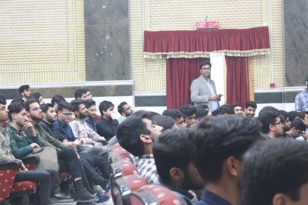 با حضور استاندار بوشهر و همزمان با تشییع پیکر شهید خوشنام؛
آئین بزرگداشت روز دانشجو در پردیس علامه طباطبایی برگزار شد 25