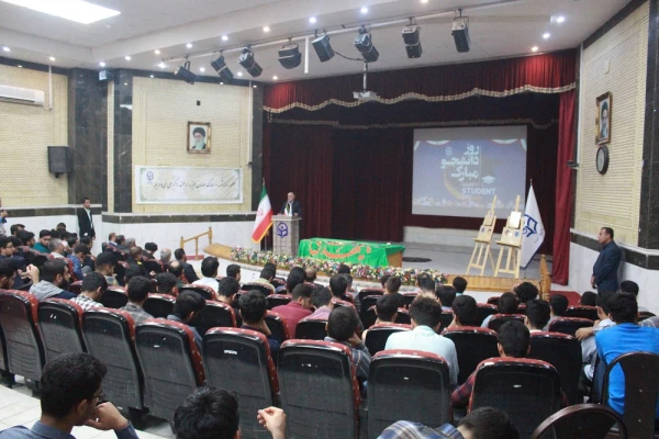 با حضور استاندار بوشهر و همزمان با تشییع پیکر شهید خوشنام؛
آئین بزرگداشت روز دانشجو در پردیس علامه طباطبایی برگزار شد 27