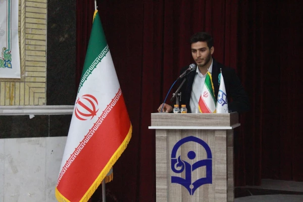 با حضور استاندار بوشهر و همزمان با تشییع پیکر شهید خوشنام؛
آئین بزرگداشت روز دانشجو در پردیس علامه طباطبایی برگزار شد 21