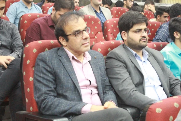 با حضور استاندار بوشهر و همزمان با تشییع پیکر شهید خوشنام؛
آئین بزرگداشت روز دانشجو در پردیس علامه طباطبایی برگزار شد 30