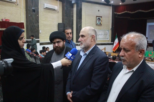 با حضور استاندار بوشهر و همزمان با تشییع پیکر شهید خوشنام؛
آئین بزرگداشت روز دانشجو در پردیس علامه طباطبایی برگزار شد 32