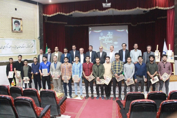 با حضور استاندار بوشهر و همزمان با تشییع پیکر شهید خوشنام؛
آئین بزرگداشت روز دانشجو در پردیس علامه طباطبایی برگزار شد 50