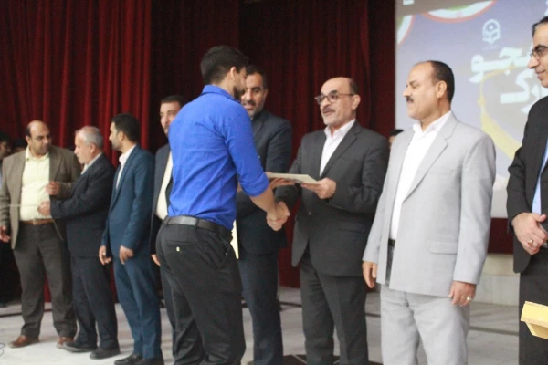 با حضور استاندار بوشهر و همزمان با تشییع پیکر شهید خوشنام؛
آئین بزرگداشت روز دانشجو در پردیس علامه طباطبایی برگزار شد 42