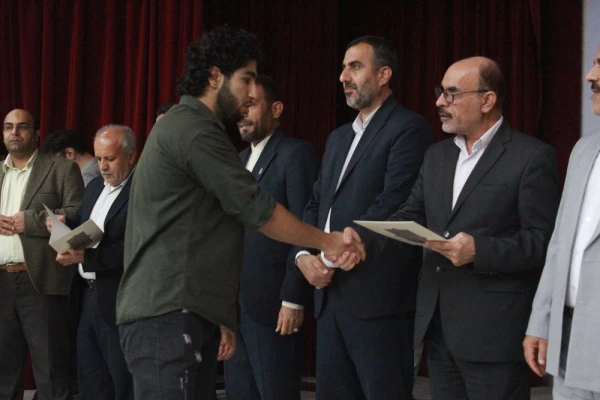 با حضور استاندار بوشهر و همزمان با تشییع پیکر شهید خوشنام؛
آئین بزرگداشت روز دانشجو در پردیس علامه طباطبایی برگزار شد 43