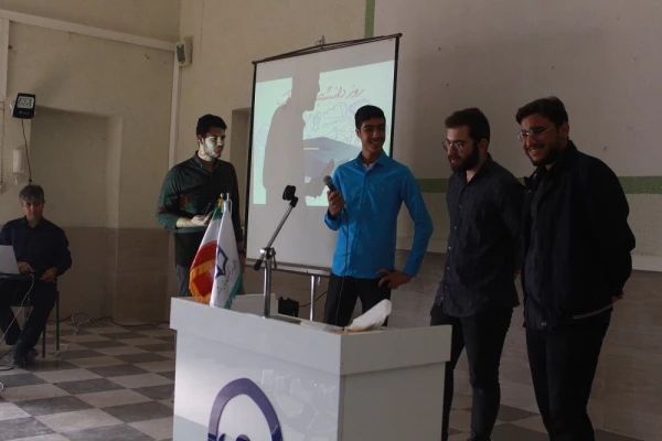 با حضور رئیس دانشگاه فرهنگیان استان بوشهر و مسئولان شهرستان دشتستان؛
آئین بزرگداشت روز دانشجو در مرکز شهید رجایی برازجان برگزار شد 17