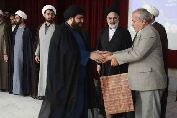 با حضور معاون نهاد رهبری در دانشگاه ها برگزار شد؛
آئین تکریم و معارفه مسئولان سابق و جدید دانشگاه فرهنگیان استان بوشهر 12