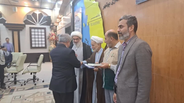 با حضور نماینده ولی فقیه در استان و امام جمعه بوشهر؛
رئیس دانشگاه فرهنگیان استان بوشهر تجلیل شد
 4