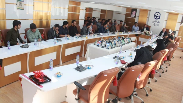 با حضور مدیرکل فرهنگ و ارشاد اسلامی استان بوشهر؛
رونمایی از مجموعه 40 جلدی ره نامه مقام معظم رهبری دردانشگاه فرهنگیان بوشهر  4