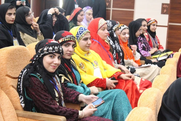 با حضور مدیرکل فرهنگی دانشگاه فرهنگیان؛ 
آئین افتتاحیه جشنواره ملی اقوام دانشگاه فرهنگیان در بوشهر برگزار شد 13