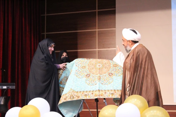 با حضور مدیرکل فرهنگی دانشگاه فرهنگیان؛ 
آئین افتتاحیه جشنواره ملی اقوام دانشگاه فرهنگیان در بوشهر برگزار شد 37