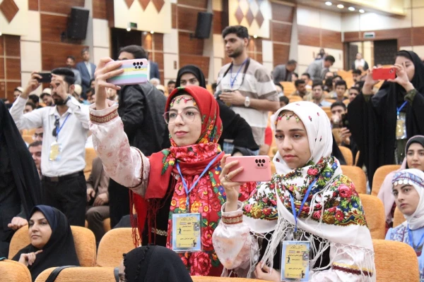 با حضور مدیرکل فرهنگی دانشگاه فرهنگیان؛ 
آئین افتتاحیه جشنواره ملی اقوام دانشگاه فرهنگیان در بوشهر برگزار شد 28