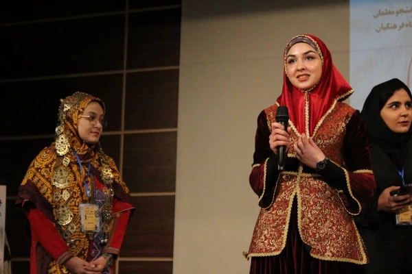 با حضور مدیرکل فرهنگی دانشگاه فرهنگیان؛ 
آئین افتتاحیه جشنواره ملی اقوام دانشگاه فرهنگیان در بوشهر برگزار شد 21