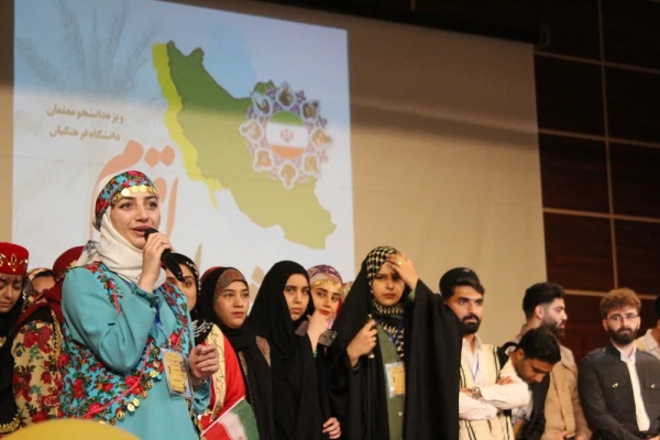 با حضور مدیرکل فرهنگی دانشگاه فرهنگیان؛ 
آئین افتتاحیه جشنواره ملی اقوام دانشگاه فرهنگیان در بوشهر برگزار شد 32
