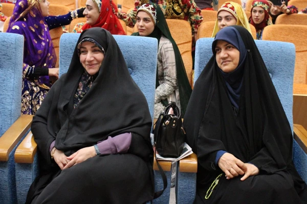 با حضور مدیرکل فرهنگی دانشگاه فرهنگیان؛ 
آئین افتتاحیه جشنواره ملی اقوام دانشگاه فرهنگیان در بوشهر برگزار شد 33