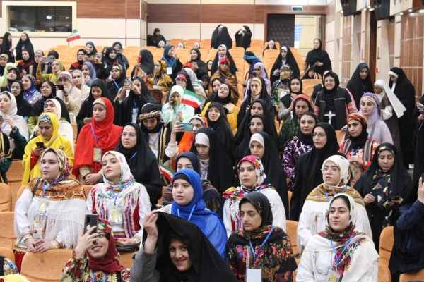 با حضور مدیرکل فرهنگی دانشگاه فرهنگیان؛ 
آئین افتتاحیه جشنواره ملی اقوام دانشگاه فرهنگیان در بوشهر برگزار شد 10