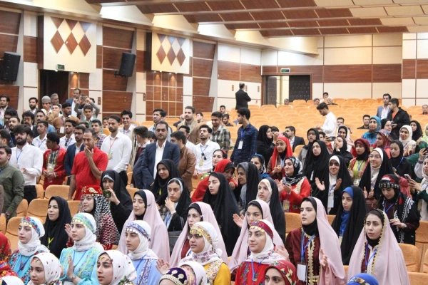 با حضور مدیرکل فرهنگی دانشگاه فرهنگیان؛ 
آئین افتتاحیه جشنواره ملی اقوام دانشگاه فرهنگیان در بوشهر برگزار شد 11