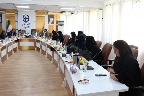 با حضور مدیرکل حقوقی دانشگاه فرهنگیان؛
دوره دانش افزایی حقوقی ویژه مدیران ارشد قطب 1 کشور در بوشهر آغاز شد 8