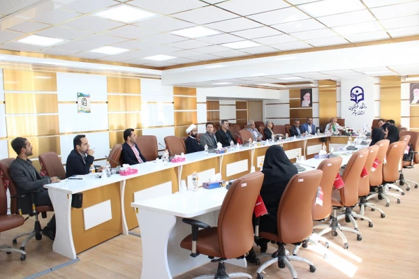 با حضور رئیس دانشگاه فرهنگیان استان بوشهر؛
نشست هم افزایی مسئولان جشنواره الگوهای برتر تدریس پردیس علامه طباطبایی با اساتید دانشگاه برگزار شد 8