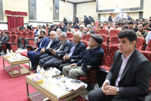 با حضور نماینده ولی فقیه در استان و امام جمعه بوشهر؛
برگزاری آئین بزرگداشت بی بی فطوم بلادی نخستین زن صاحب دیوان در بوشهر/ رونمایی از مجموعه اشعار بی بی فطوم بلادی 3