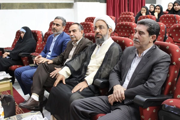 با حضور نماینده ولی فقیه در استان و امام جمعه بوشهر؛
برگزاری آئین بزرگداشت بی بی فطوم بلادی نخستین زن صاحب دیوان در بوشهر/ رونمایی از مجموعه اشعار بی بی فطوم بلادی 5