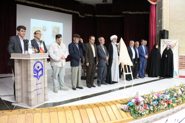 با حضور نماینده ولی فقیه در استان و امام جمعه بوشهر؛
برگزاری آئین بزرگداشت بی بی فطوم بلادی نخستین زن صاحب دیوان در بوشهر/ رونمایی از مجموعه اشعار بی بی فطوم بلادی 12