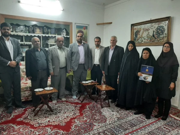 به مناسبت روز بزرگداشت شهدا؛ 
دیدار مسئولان دانشگاه فرهنگیان استان بوشهر با خانواده شهید محمدی باغملایی  3