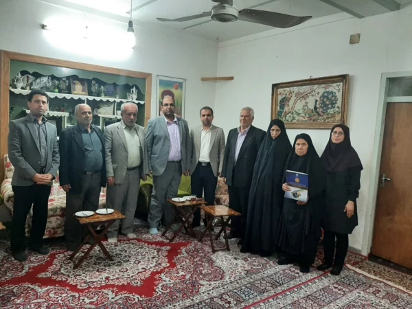 به مناسبت روز بزرگداشت شهدا؛ 
دیدار مسئولان دانشگاه فرهنگیان استان بوشهر با خانواده شهید محمدی باغملایی  6