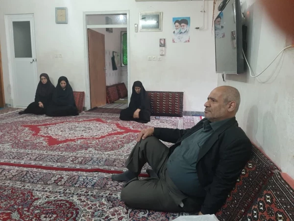 به مناسبت روز بزرگداشت شهدا؛ 
دیدار مسئولان دانشگاه فرهنگیان استان بوشهر با خانواده شهید محمدی باغملایی  2