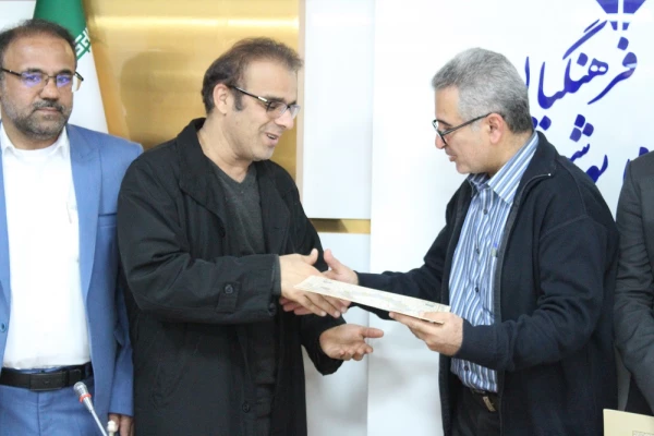 رونمایی از کتاب در دانشگاه فرهنگیان استان بوشهر؛
دو کتاب اعضای هیات علمی دانشگاه فرهنگیان استان بوشهر رونمایی شد
 3