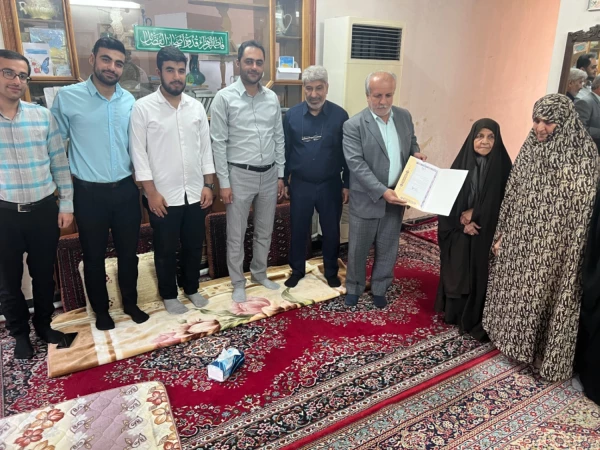 دیدار رئیس و جمعی از دانشگاهیان دانشگاه فرهنگیان استان بوشهر با خانواده شهید دانشجومعلم عبدالحمید دانش پژوه 2