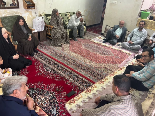 دیدار رئیس و جمعی از دانشگاهیان دانشگاه فرهنگیان استان بوشهر با خانواده شهید دانشجومعلم عبدالحمید دانش پژوه 3