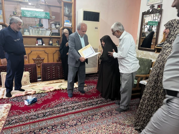 دیدار رئیس و جمعی از دانشگاهیان دانشگاه فرهنگیان استان بوشهر با خانواده شهید دانشجومعلم عبدالحمید دانش پژوه 5