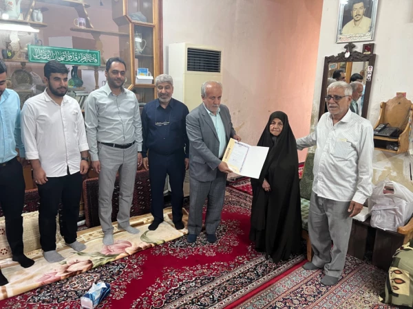 دیدار رئیس و جمعی از دانشگاهیان دانشگاه فرهنگیان استان بوشهر با خانواده شهید دانشجومعلم عبدالحمید دانش پژوه 6