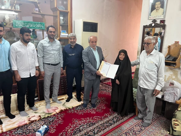 دیدار رئیس و جمعی از دانشگاهیان دانشگاه فرهنگیان استان بوشهر با خانواده شهید دانشجومعلم عبدالحمید دانش پژوه 7