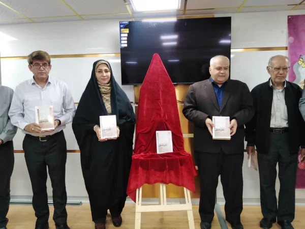 با حضور جامعه ادبی و علمی استان بوشهر؛
از کتاب پژوهشی فایز مفتون در دانشگاه فرهنگیان بوشهر رونمایی شد 6