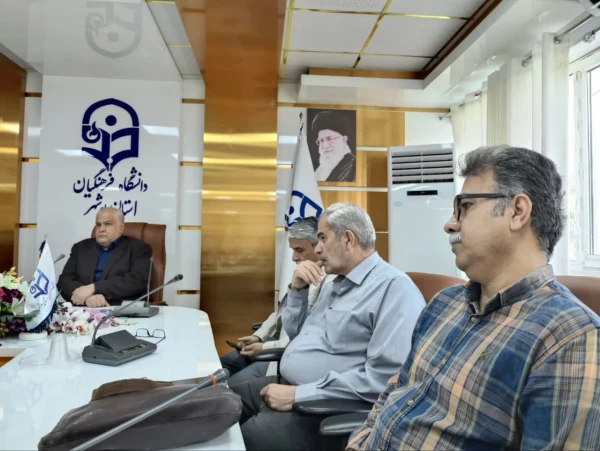 با حضور جامعه ادبی و علمی استان بوشهر؛
از کتاب پژوهشی فایز مفتون در دانشگاه فرهنگیان بوشهر رونمایی شد 3