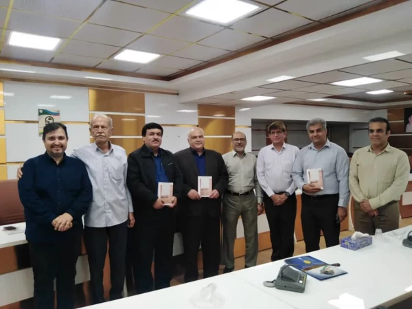 با حضور جامعه ادبی و علمی استان بوشهر؛
از کتاب پژوهشی فایز مفتون در دانشگاه فرهنگیان بوشهر رونمایی شد 4