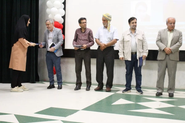 با حضور شاعران برجسته استان بوشهر؛
شب شعر گویشی در پردیس بنت الهدی صدر بوشهر برگزار شد 12