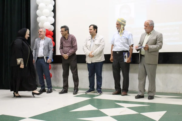 با حضور شاعران برجسته استان بوشهر؛
شب شعر گویشی در پردیس بنت الهدی صدر بوشهر برگزار شد 15