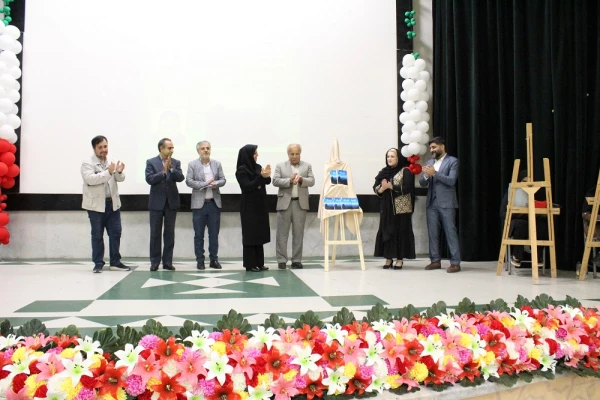 با حضور شاعران برجسته استان بوشهر؛
شب شعر گویشی در پردیس بنت الهدی صدر بوشهر برگزار شد 3