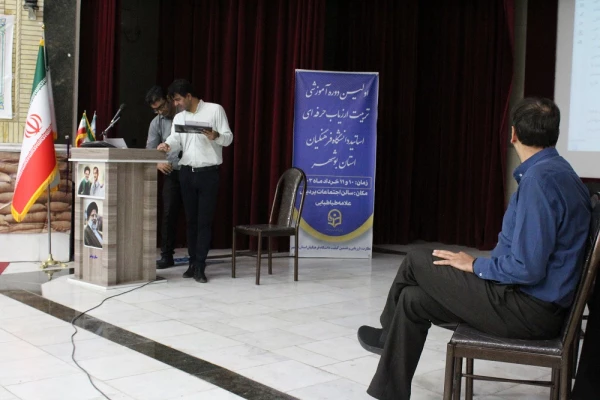 با حضور مدیرکل آموزش و پرورش استان بوشهر؛
دوره آموزشی تربیت ارزیاب حرفه ای اساتید دانشگاه فرهنگیان استان بوشهر برگزار شد
 2